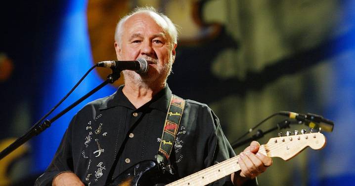 Sonny Curtis, Prolific Singer-Songwriter Behind ‘Mary Tyler Moore’ Theme, Dead at 88