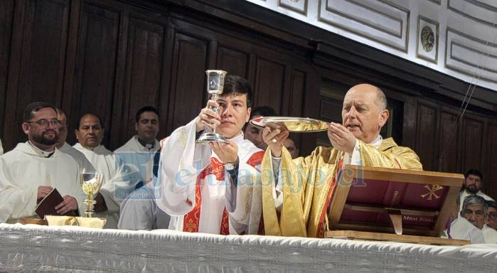 Diócesis de San Felipe celebra ordenación diaconal de Nicolás Flores Lazcano