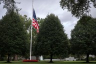 Tras asesinato de Charlie Kirk, Trump ordena ondear a media asta las banderas del país