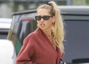 Anna Kournikova, radiante y embarazada: así se dejó ver con uno de sus hijos
