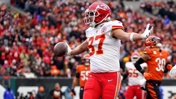NFL DFS, Week 2: FanDuel, DraftKings daily Fantasy football picks include Travis Kelce and Christian McCaffrey