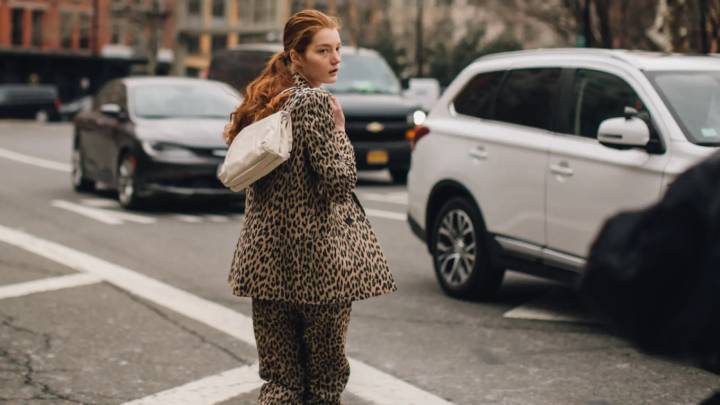 Ni leopardo ni cebra: Lefties tiene el bolso shopper de 'animal print' más bonito por 13 euros