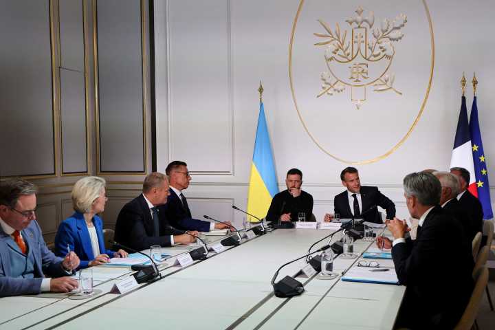 Russia issues warning as European leaders, Zelenskyy meet in Paris before Trump call