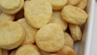Bizcochitos de queso con 3 ingredientes: facilitos de preparar en casa para acompañar tus próximos mates