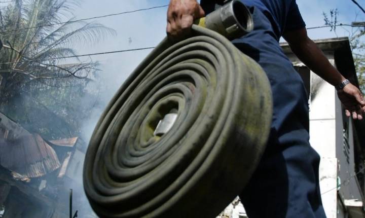 CIC busca evidencia en caso de hombre con quemaduras en fuego en Bayamón