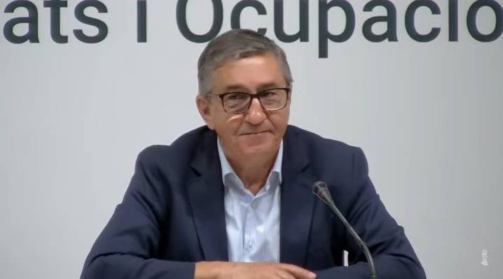 Rovira acalla las críticas de ‘retallades’ y asegura que el 99,80 % estudiará en la lengua elegida