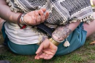 Condenan a cadena perpetua a la australiana que mató a tres familiares con hongos venenosos