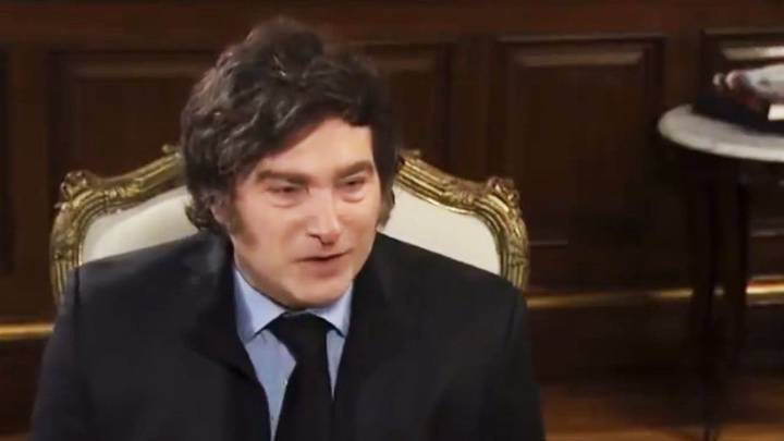 Qué le pasó a Milei en medio de su entrevista a la prensa extranjera: su inesperada reacción