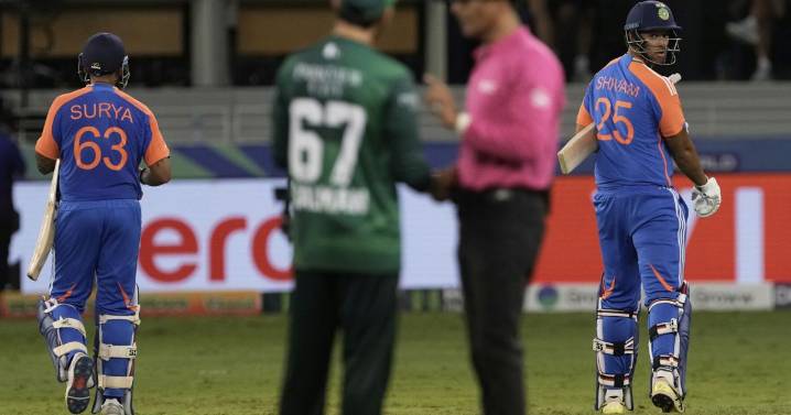 No handshakes between India and Pakistan players as political tension spills onto cricket field