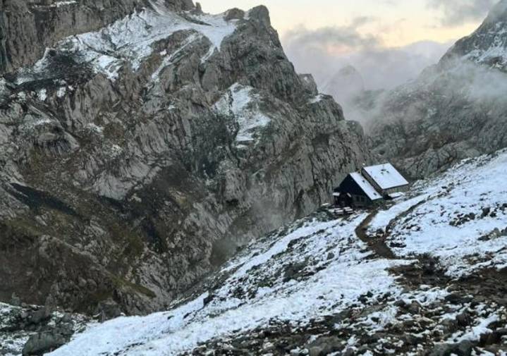 El otoño llega con las primeras nieves en Picos de Europa y riesgo por lluvias en casi toda Asturias