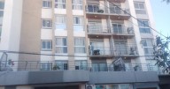 Delincuentes treparon por un balcón y robaron en un edificio céntrico mientras dormían