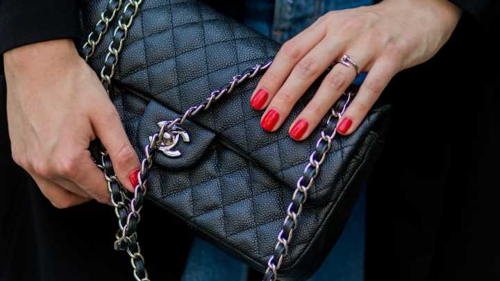 Los 10 diseños de uñas que más se usarán en septiembre porque rejuvenecen las manos