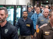 Donald Trump defendió al jefe del FBI, en el centro de las críticas por el caso de Charlie Kirk