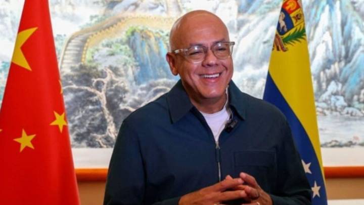 Jorge Rodríguez viaja a China en representación de Maduro en medio de crecientes tensiones con EE.UU. #1Sep