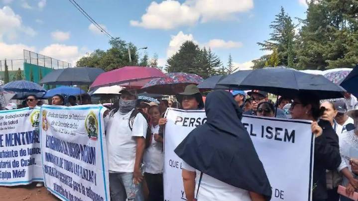 Contienen protesta en informe regional de Delfina en Atlacomulco