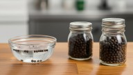 Mezclar agua con pimienta negra: por qué recomiendan hacerlo y para qué sirve