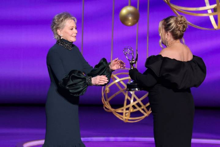 Jean Smart Wins Her 4th 'Hacks' Emmy, Thanks Hannah Einbinder