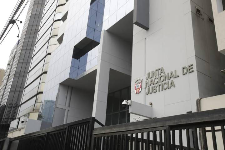 Junta Nacional de Justicia deja al voto pedido de suspensión contra Delia Espinoza