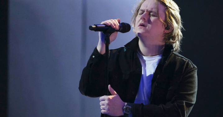 Busker plays Lewis Capaldi cover on busy street and is heartbroken by man's reaction