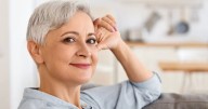 Científicos chinos encontraron tratamiento que revierte el cabello blanco