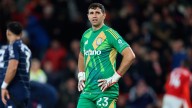 Dolor de cabeza para el Dibu Martínez: se cayó el pase al Manchester United y su…