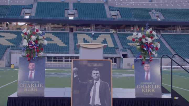 Más de 7.000 personas recuerdan a Charlie Kirk en un acto en la Universidad Estatal de Colorado