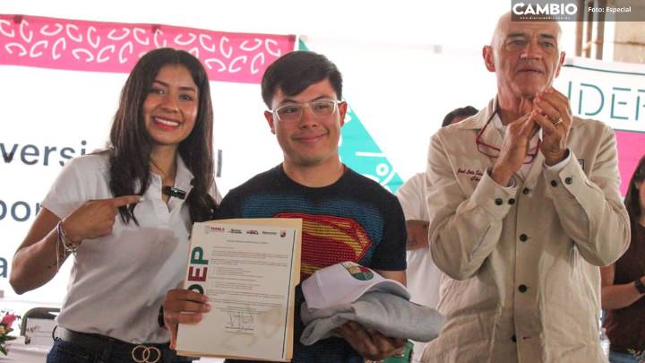 Chelís y La Bonita entregan paquetes de bienvenida a 256 estudiantes de la primera generación de la UDEP