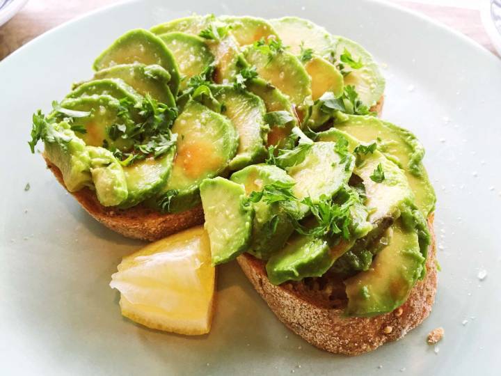 The Best Time to Eat Avocado for Healthy Fats, Weight Loss, and Sleep