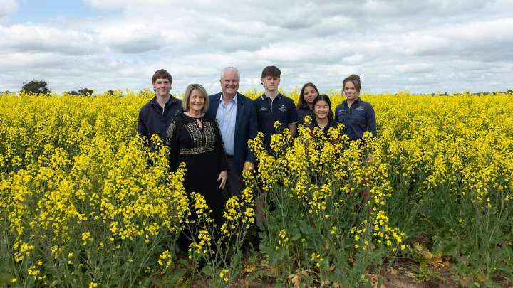 WA Governor Chris Dawson has taken an extended trip to the Wheatbelt, immersing himself the rural communities