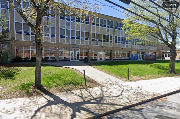 3 students injured in high school stabbing