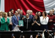Entrega Rosa Icela primer Informe al Congreso en acto de 2 minutos
