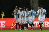 Con un exjugador de La Roja incluido, pero sin Mastantuono ni Echeverri: la nómina de Argentina para jugar el Mundial Sub 20 en Chile