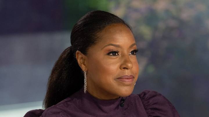Sheinelle Jones gets flustered by unexpected call on Today set from her daughter
