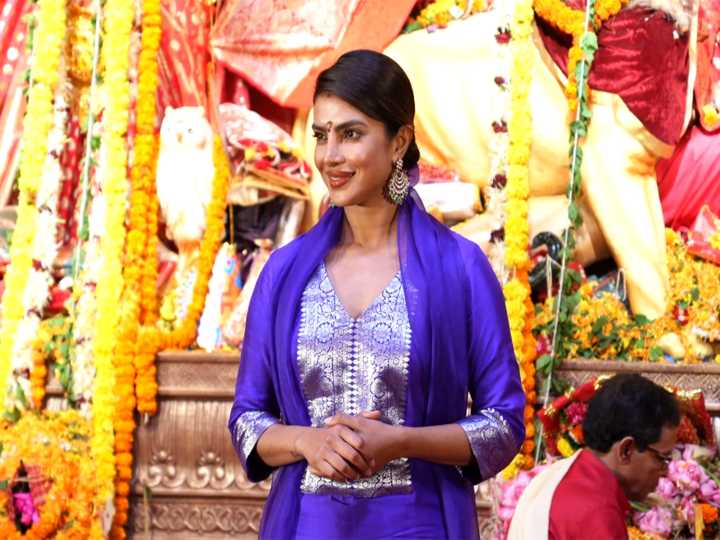 Priyanka Chopra celebrates Durga Puja at Mumbai pandal