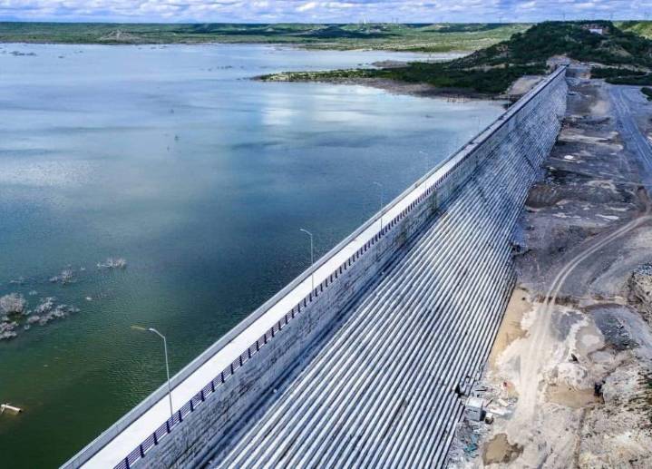 Recorre Samuel vía aérea las presas de Nuevo León