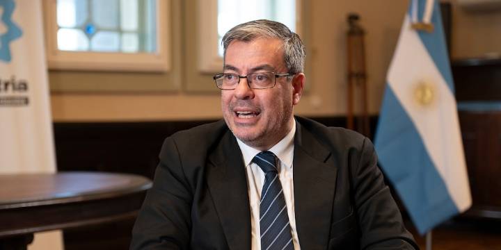 Germán Martínez criticó la ayuda del Tesoro de EEUU: “Es el narco del barrio, el que te presta para sacarte cosas”