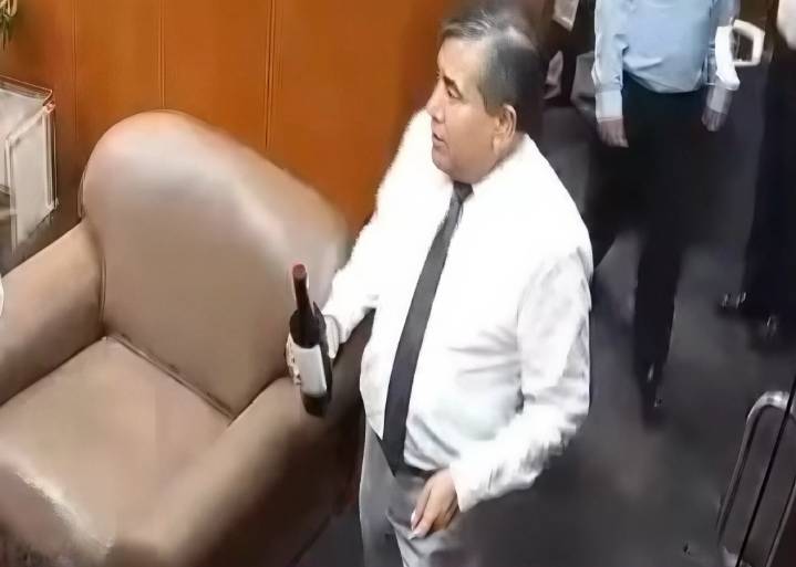 Osinergmin bajo lupa: presunta fiesta en horario laboral genera rechazo ciudadano