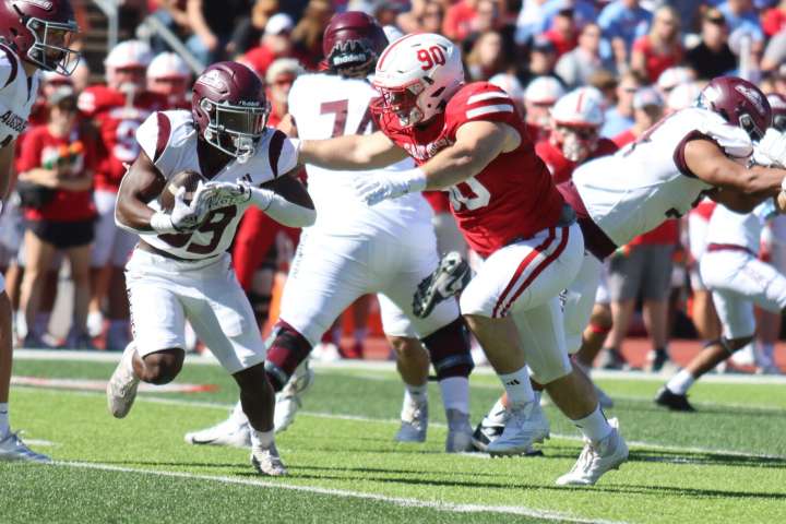 College football: Johnnies' defensive line depth continues to shine in 59
