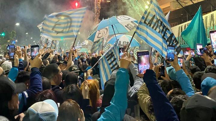 Hinchas de Racing preparan un banderazo en Pilar antes del cruce copero ante Vélez