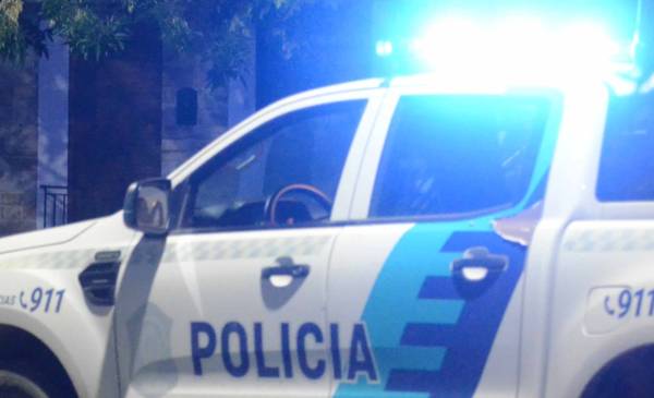 Detienen a un hombre por posesión de drogas y resistencia a la autoridad en Barrio Thompson