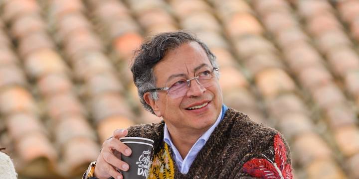 Gustavo Petro “sacó pecho” por logros de su gobierno en salud y educación pero gremios y especialistas lo desmintieron: “Es impreciso”