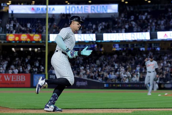 Aaron Judge passes Yogi Berra, moves into 5th place in Yankees history with 359th home run