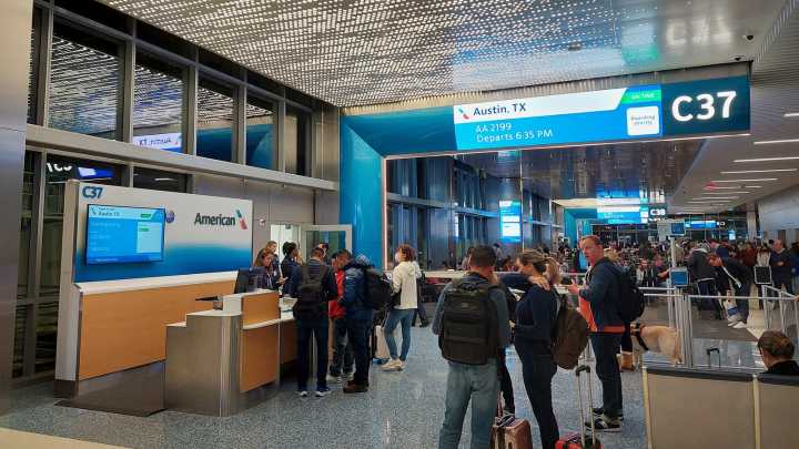 American Airlines' Tough Week Of Delays And Cancellations Continues On The Weekend With Nearly 500 Flights Impacted