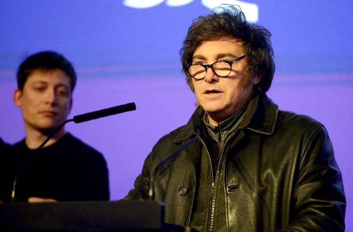 Megacumbre en Olivos. Milei y Santiago Caputo, al frente de la campaña: el “fantasma kuka” y el Presidente como el gran elector