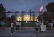 Localizan arma usada en asesinato de Charlie Kirk, pero asesino sigue prófugo