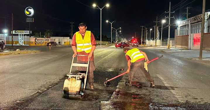 Empezó el bacheo nocturno en las principales calles de Juárez