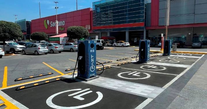 Soriana y FAZT refuerzan la electromovilidad en México con nuevas estaciones de carga ultra rápida en Nuevo León