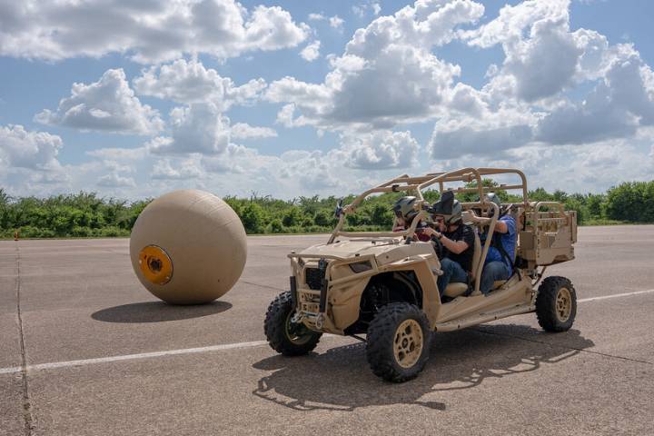 Dos estudiantes han hecho realidad el invento que la NASA archivó en un cajón: un robot esférico incapaz de volcar