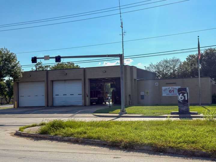 Houston’s new million-dollar firetruck goes unused because it’s too big for its fire station – Houston Public Media
