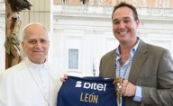 Papa León XIV recibe camiseta de Alianza Lima en su cumpleaños número 70